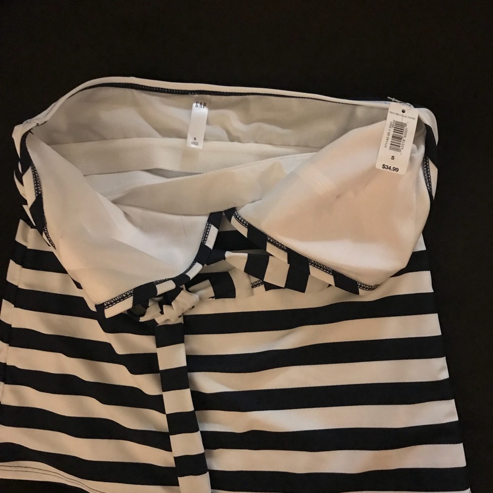 Brand new GAP two piece bathing suit. Size small. - Picture 5 of 7